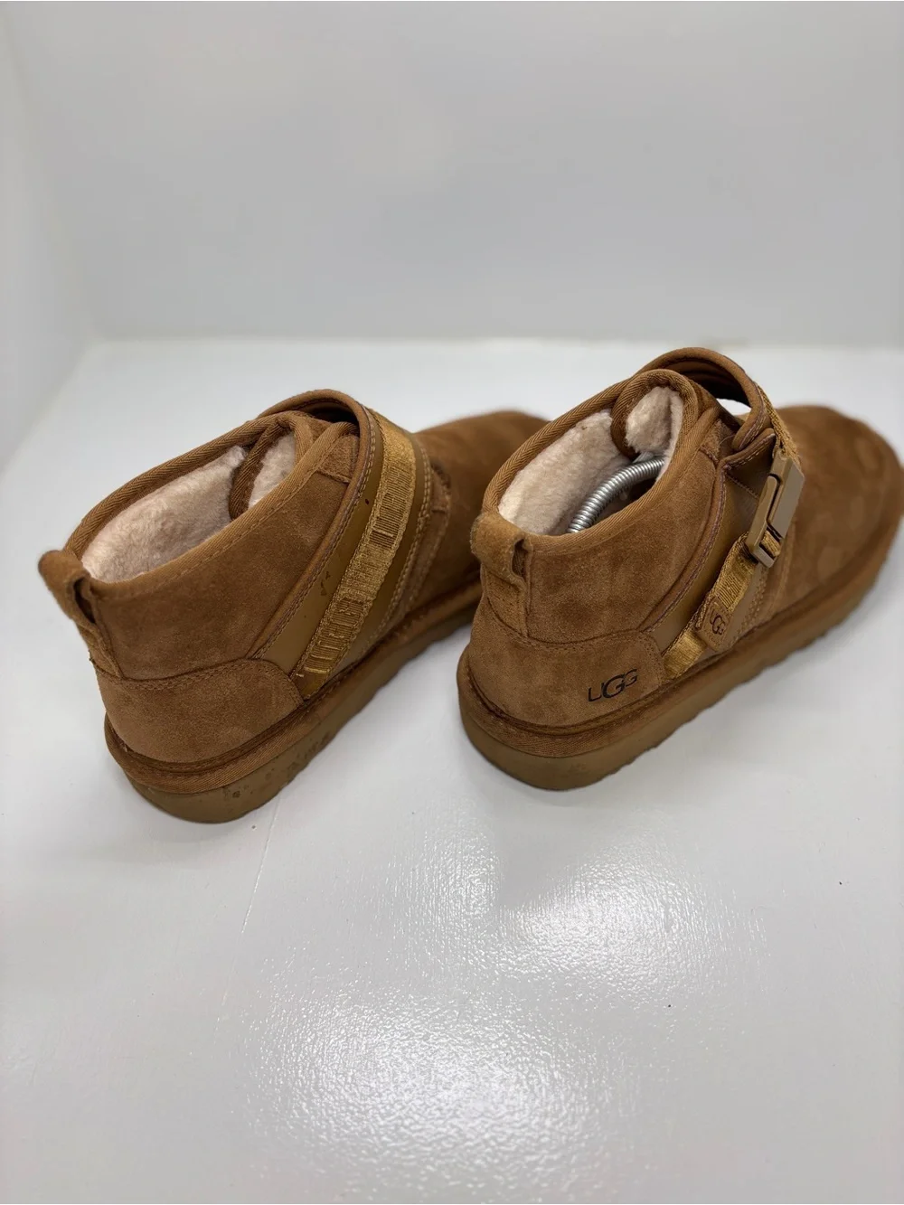UGG Neumel Snapback Chestnut Suede Boots Men’s 11 Sheepskin Lined 1118570